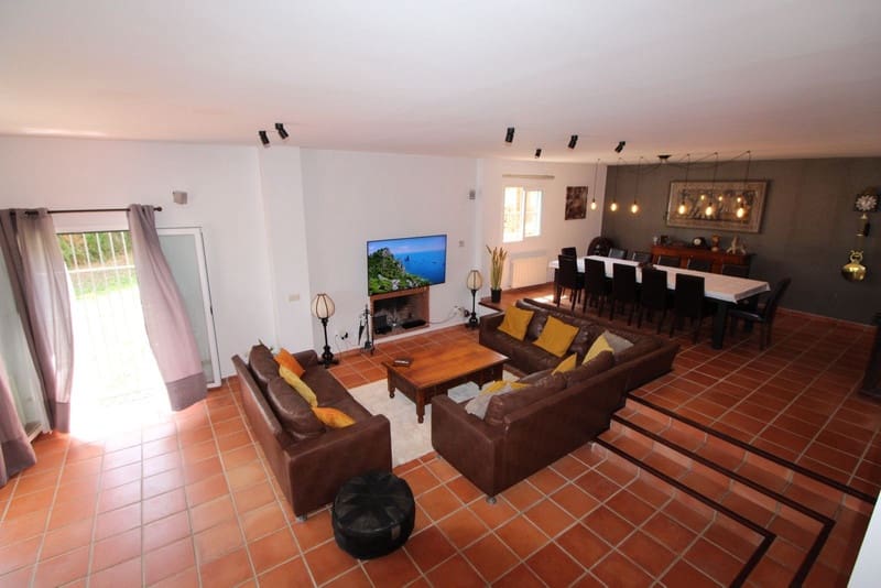 5 soveværelse Villa til salg i Sotogrande med swimmingpool garage - € 1.080.000 (Ref: 8450735)