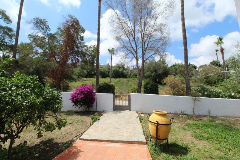 5 soveværelse Villa til salg i Sotogrande med swimmingpool garage - € 1.080.000 (Ref: 8450735)