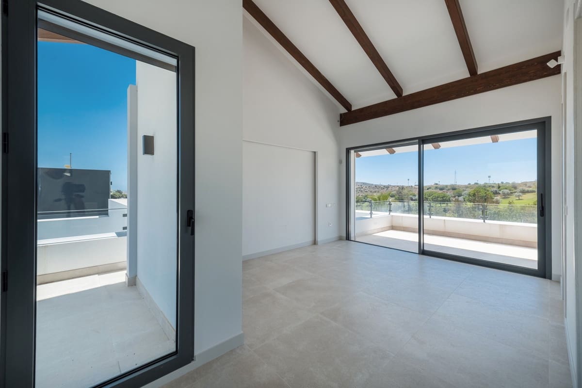 4 sovrum Villa till salu i Mijas Costa med pool garage - 1 650 000 € (Ref: 8452608)