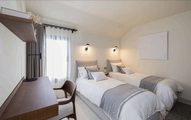 3 slaapkamer Penthouse te koop in El Higuerón, Fuengirola met zwembad garage - € 1.450.000 (Ref: 8461982)
