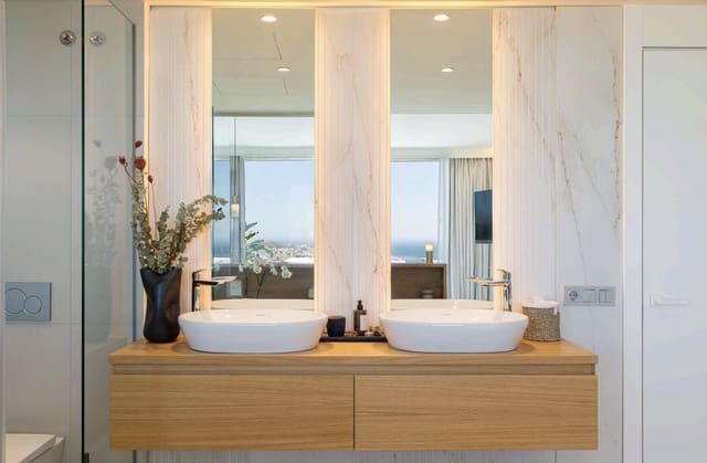 3 slaapkamer Penthouse te koop in El Higuerón, Fuengirola met zwembad garage - € 1.450.000 (Ref: 8461982)