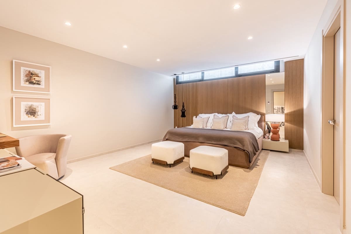 6 bedroom Villa for sale in Nueva Andalucia with pool garage - € 4,100,000 (Ref: 8476618)