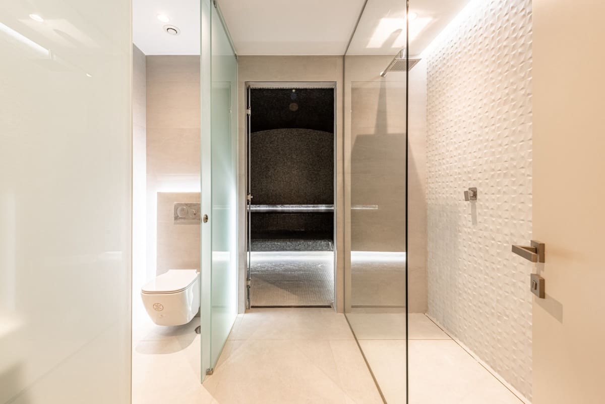 6 bedroom Villa for sale in Nueva Andalucia with pool garage - € 4,100,000 (Ref: 8476618)