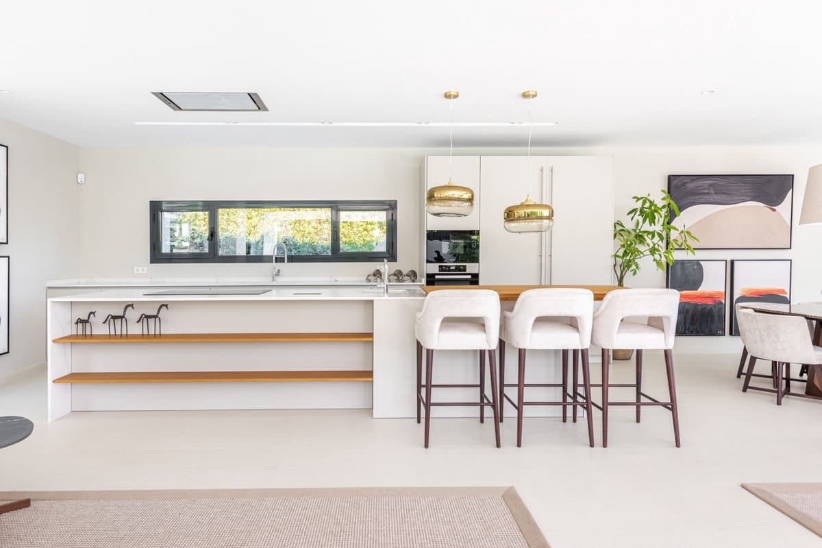 6 bedroom Villa for sale in Nueva Andalucia with pool garage - € 4,100,000 (Ref: 8476618)