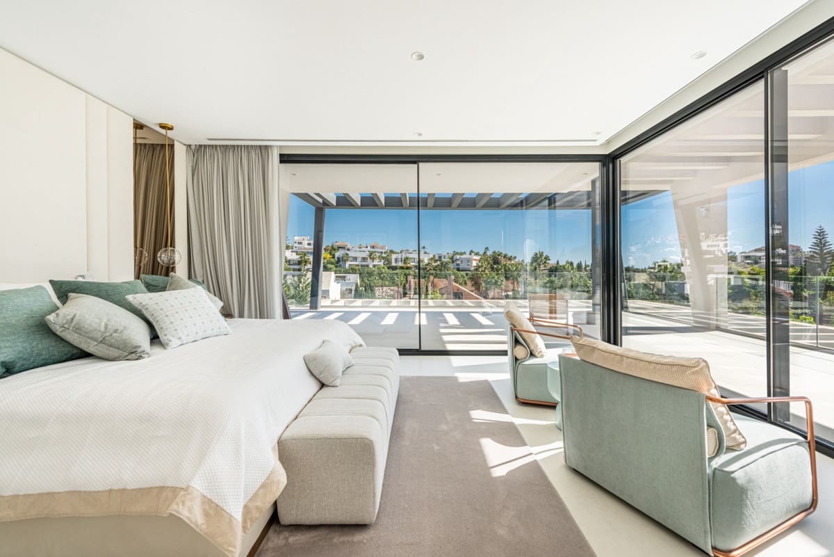 6 bedroom Villa for sale in Nueva Andalucia with pool garage - € 4,100,000 (Ref: 8476618)