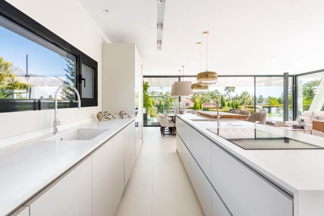 6 slaapkamer Villa te koop in Nueva Andalucia, Marbella met zwembad garage - € 4.100.000 (Ref: 8476618)