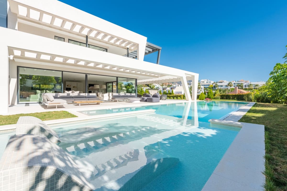 6 bedroom Villa for sale in Nueva Andalucia with pool garage - € 4,100,000 (Ref: 8476618)