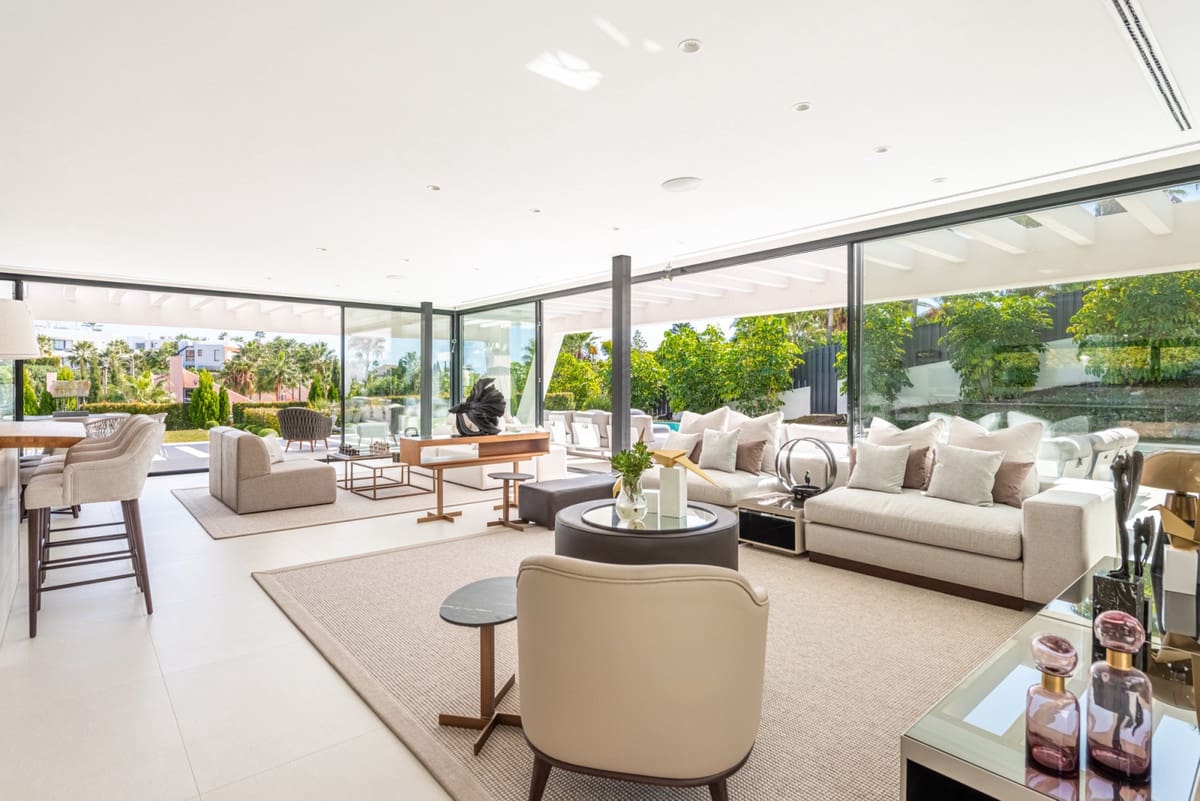 6 bedroom Villa for sale in Nueva Andalucia with pool garage - € 4,100,000 (Ref: 8476618)