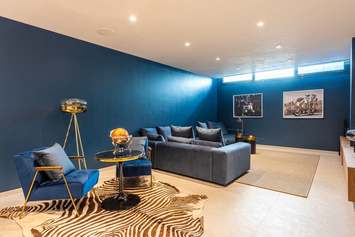 6 bedroom Villa for sale in Nueva Andalucia with pool garage - € 4,100,000 (Ref: 8476618)