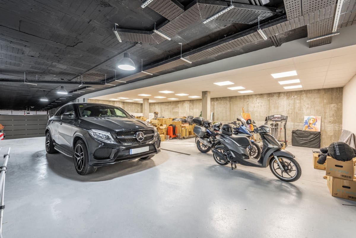 6 bedroom Villa for sale in Nueva Andalucia with pool garage - € 4,100,000 (Ref: 8476618)