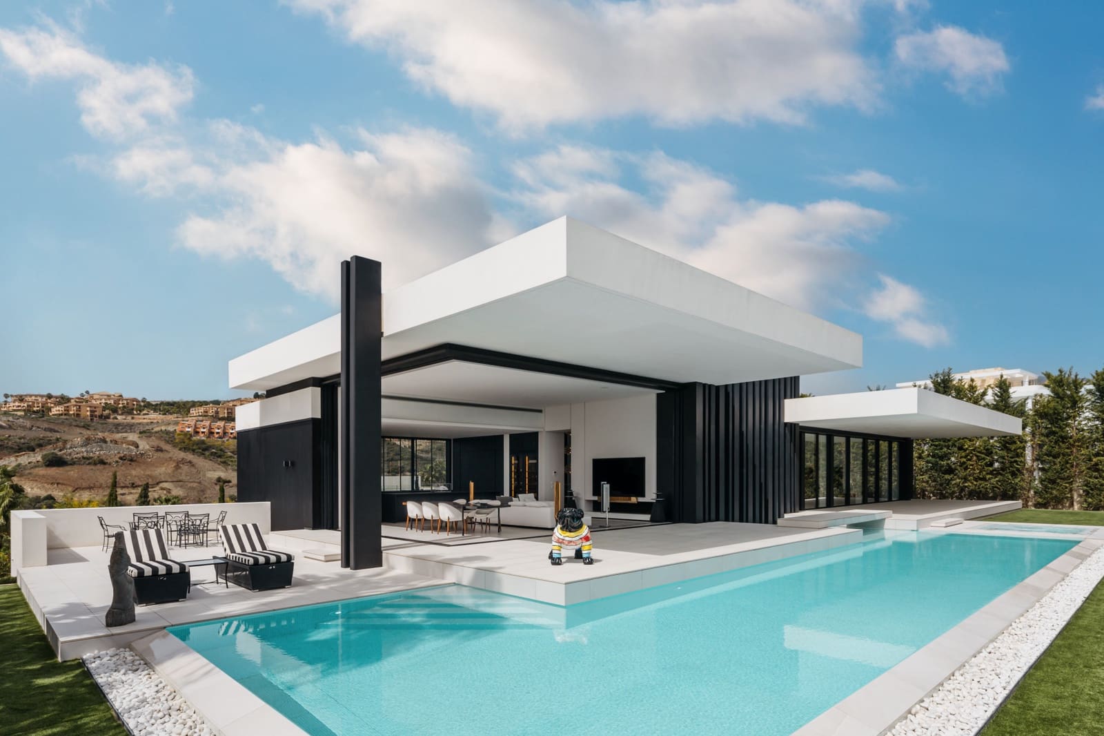 4 bedroom Villa for sale in Benahavis with pool garage - € 5,200,000 (Ref: 8480844)