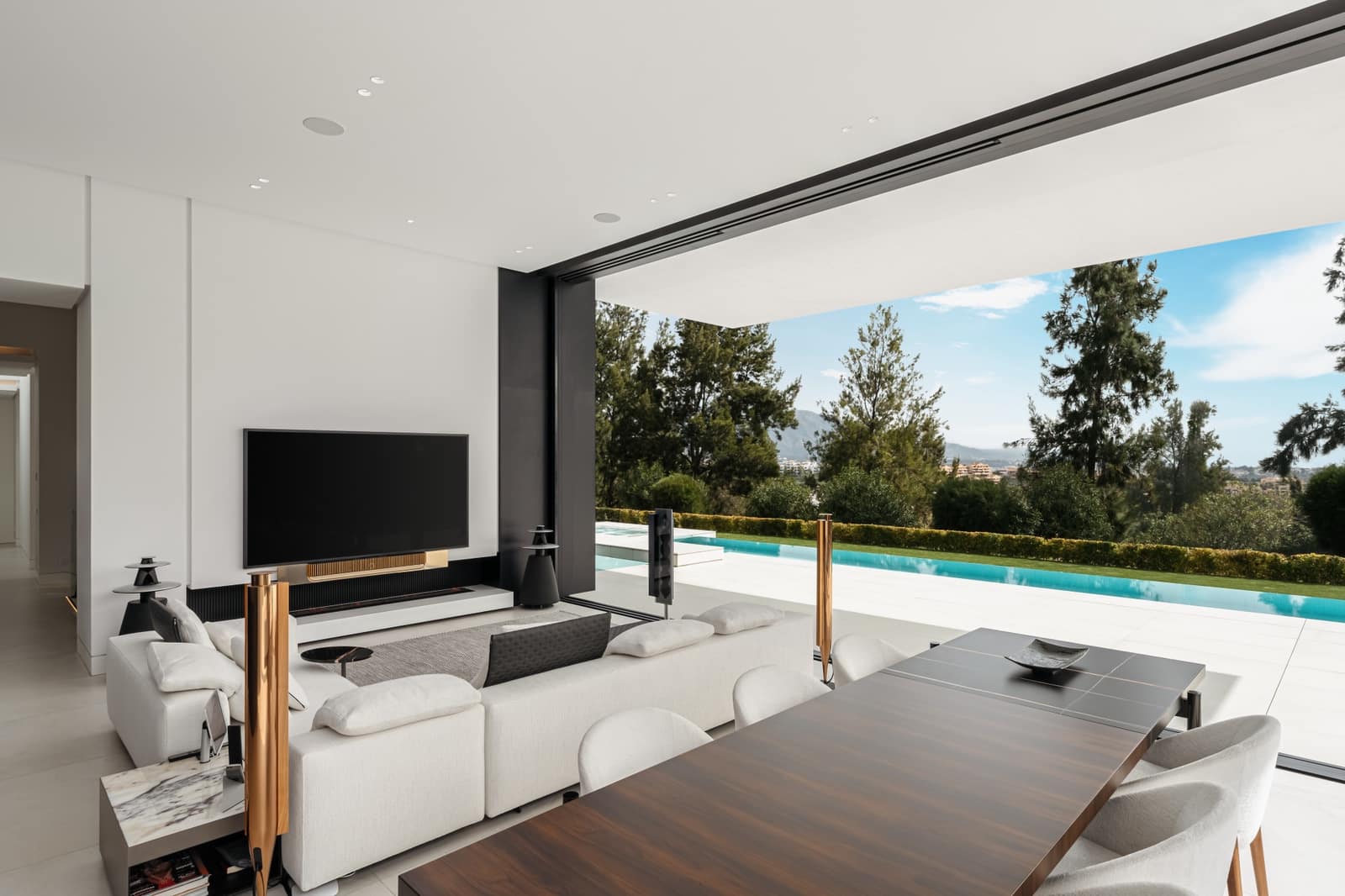 4 bedroom Villa for sale in Benahavis with pool garage - € 5,200,000 (Ref: 8480844)