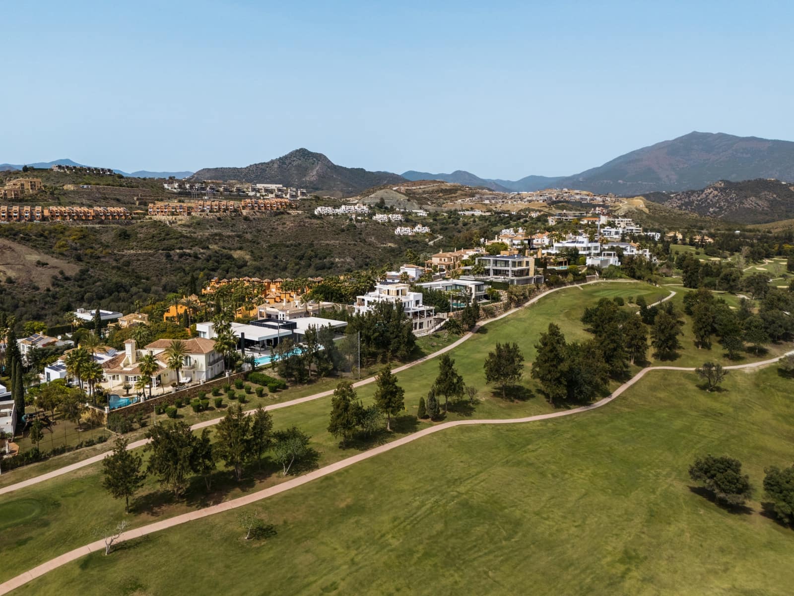 4 bedroom Villa for sale in Benahavis with pool garage - € 5,200,000 (Ref: 8480844)