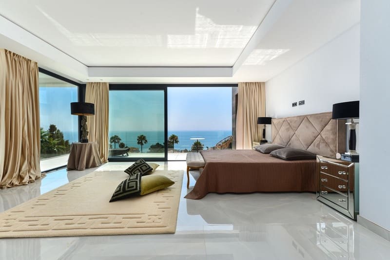 4 bedroom Villa for sale in Manilva with pool garage - € 3,450,000 (Ref: 8490927)