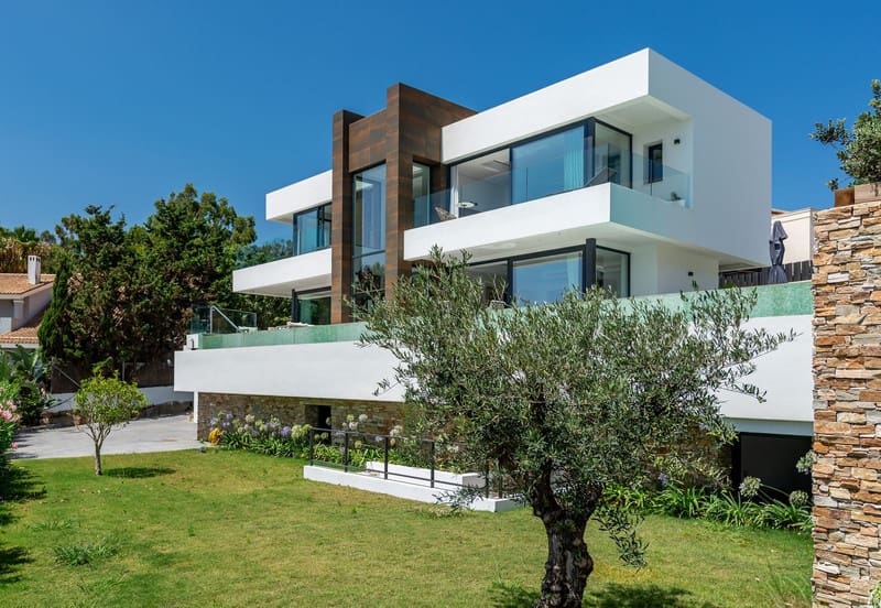 4 bedroom Villa for sale in Manilva with pool garage - € 3,450,000 (Ref: 8490927)