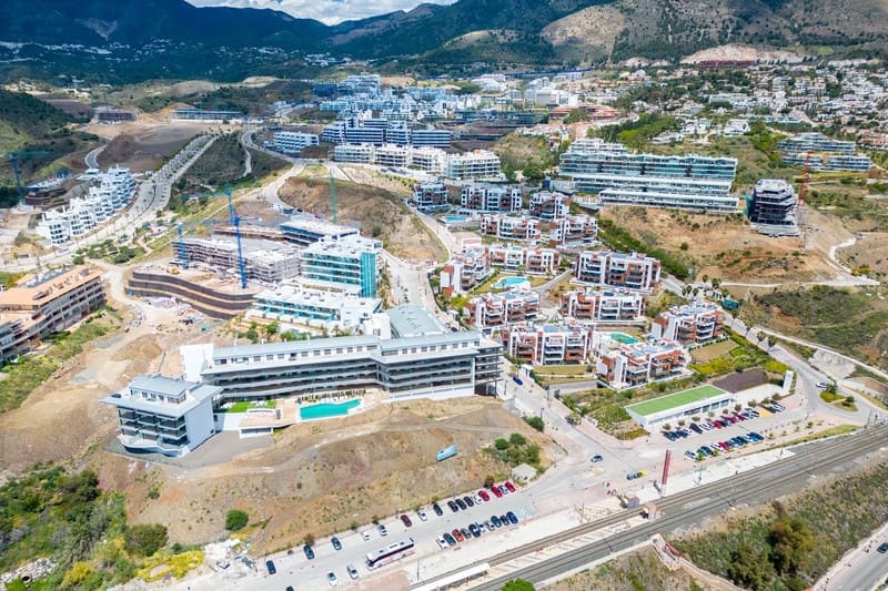 3 sypialnia Penthouse na sprzedaż w Fuengirola z basenem garażem - 1 850 000 € (Ref: 8493495)