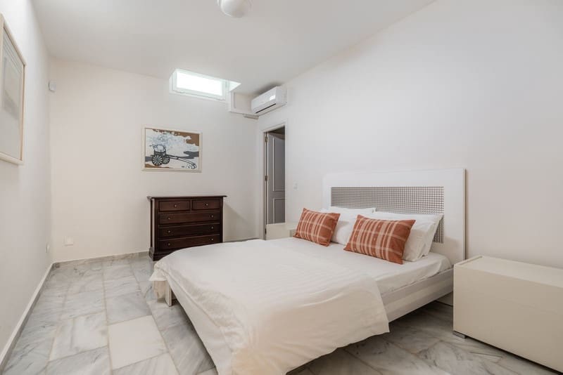 6 bedroom Villa for sale in El Paraiso with pool garage - € 2,750,000 (Ref: 8493496)