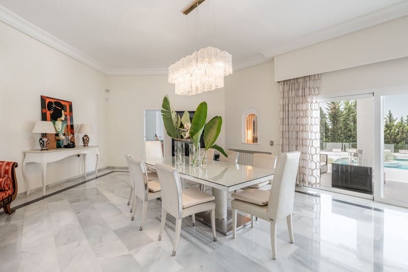 6 bedroom Villa for sale in El Paraiso with pool garage - € 2,750,000 (Ref: 8493496)