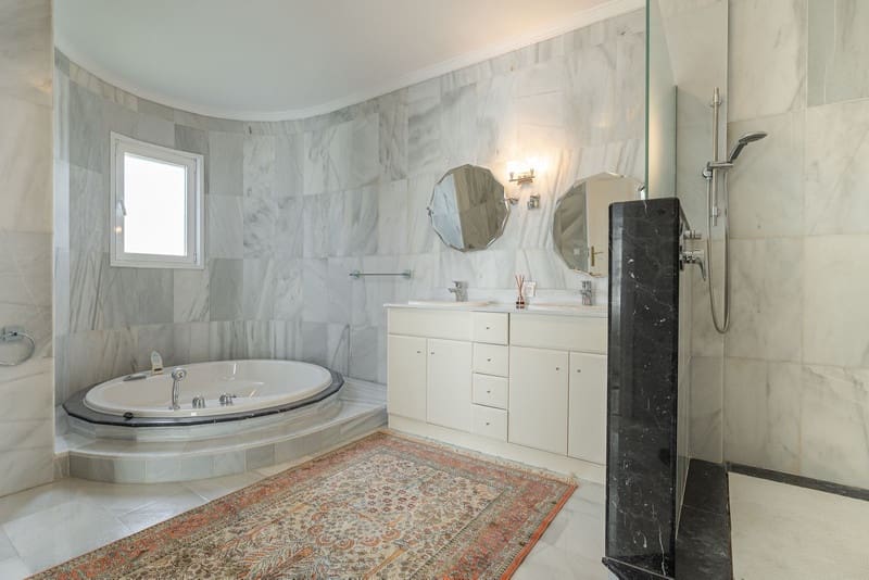 6 bedroom Villa for sale in El Paraiso with pool garage - € 2,750,000 (Ref: 8493496)