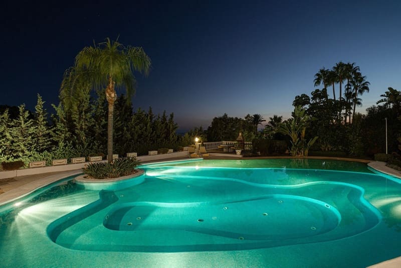 6 bedroom Villa for sale in El Paraiso with pool garage - € 2,750,000 (Ref: 8493496)
