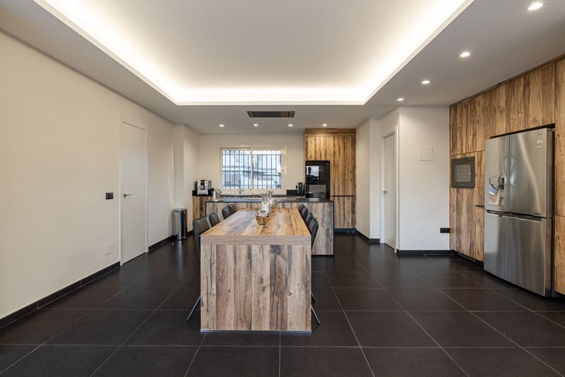 6 bedroom Villa for sale in El Paraiso with pool garage - € 2,750,000 (Ref: 8493496)