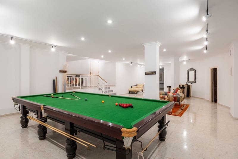 6 bedroom Villa for sale in El Paraiso with pool garage - € 2,750,000 (Ref: 8493496)