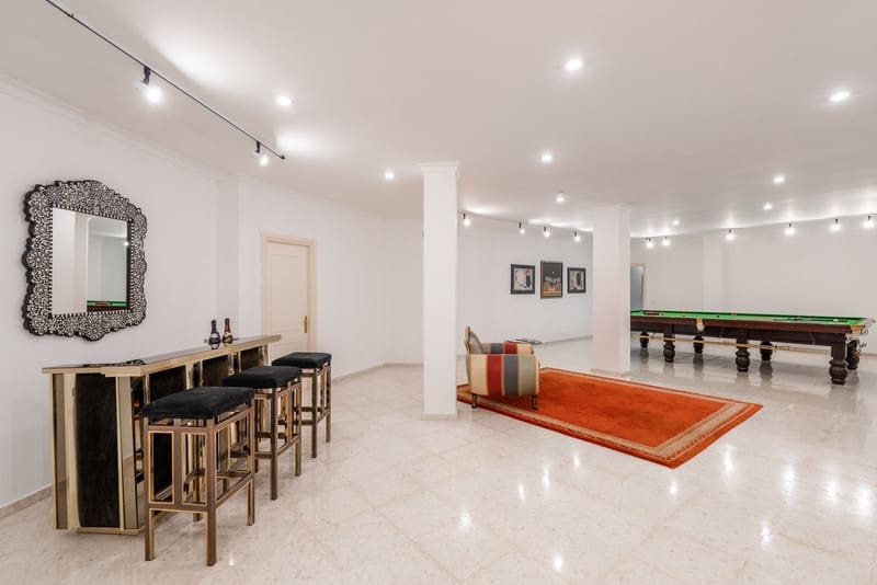 6 bedroom Villa for sale in El Paraiso with pool garage - € 2,750,000 (Ref: 8493496)