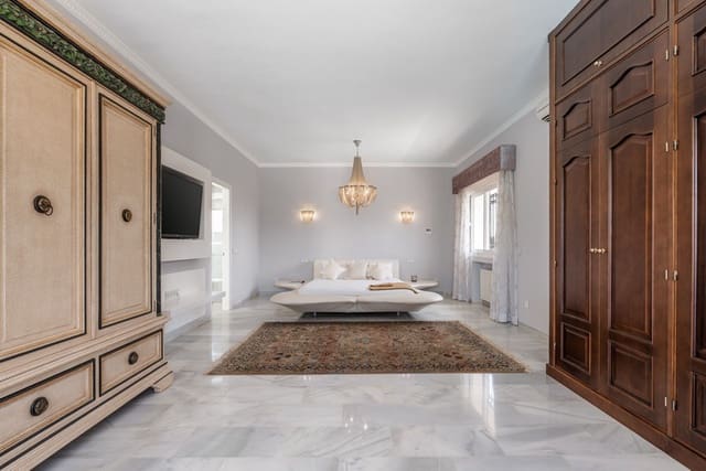 6 slaapkamer Villa te koop in El Paraiso, Estepona met zwembad garage - € 2.750.000 (Ref: 8493496)