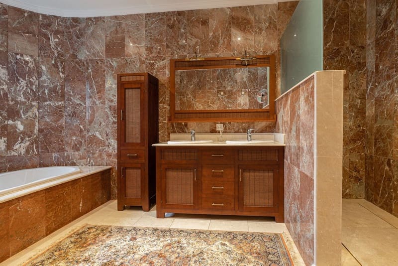 6 bedroom Villa for sale in El Paraiso with pool garage - € 2,750,000 (Ref: 8493496)