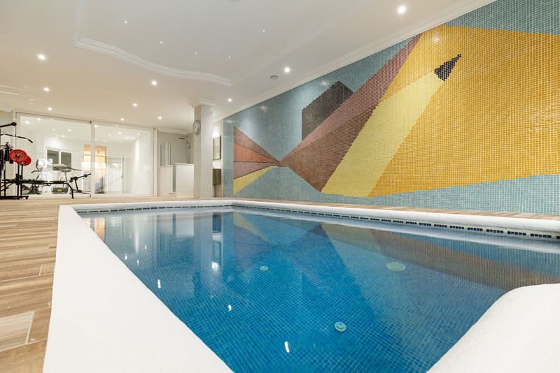 6 bedroom Villa for sale in El Paraiso with pool garage - € 2,750,000 (Ref: 8493496)