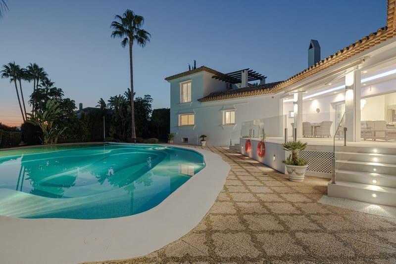 6 bedroom Villa for sale in El Paraiso with pool garage - € 2,750,000 (Ref: 8493496)