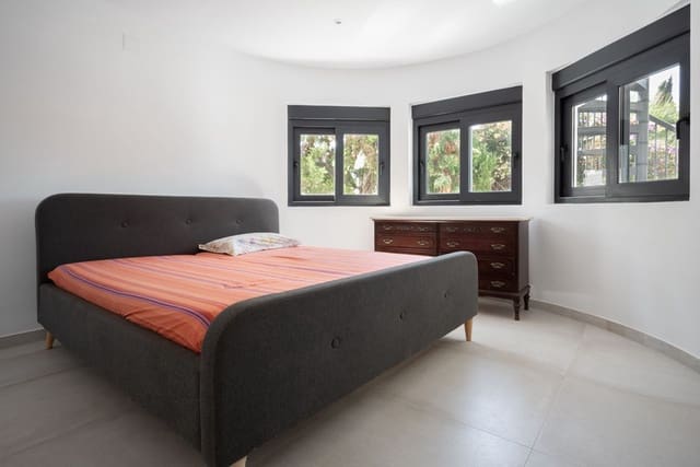 3 sypialnia Willa na sprzedaż w Marbella z basenem garażem - 1 675 000 € (Ref: 8493503)