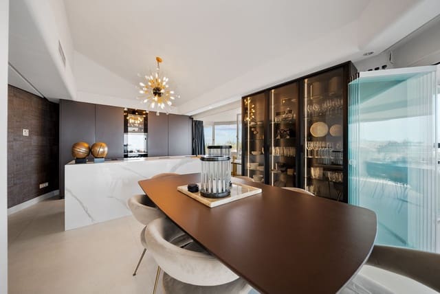 4 soverom Penthouse til salgs i Benalmadena Costa, Benalmádena med svømmebasseng garasje - € 1 975 000 (Ref: 8498752)
