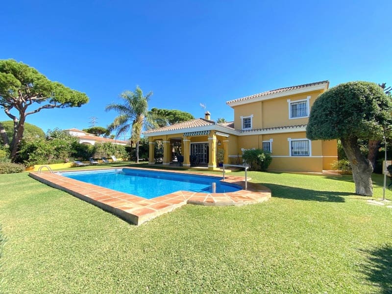 5 bedroom Villa for sale in Marbella with pool garage - € 1,400,000 (Ref: 8508870)