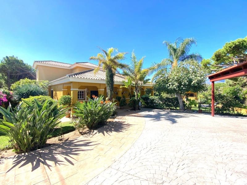 5 bedroom Villa for sale in Marbella with pool garage - € 1,400,000 (Ref: 8508870)