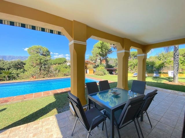 5 bedroom Villa for sale in Marbella with pool garage - € 1,200,000 (Ref: 8508870)