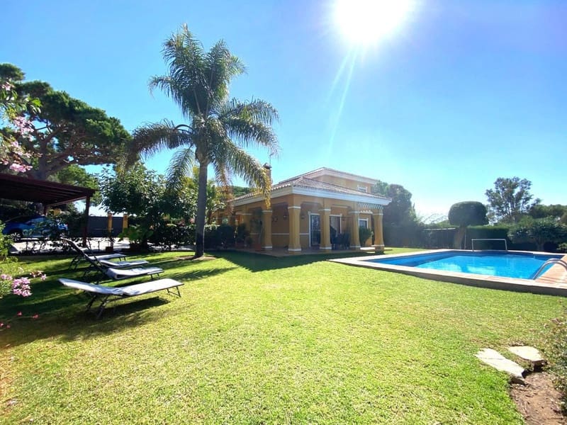 5 bedroom Villa for sale in Marbella with pool garage - € 1,400,000 (Ref: 8508870)