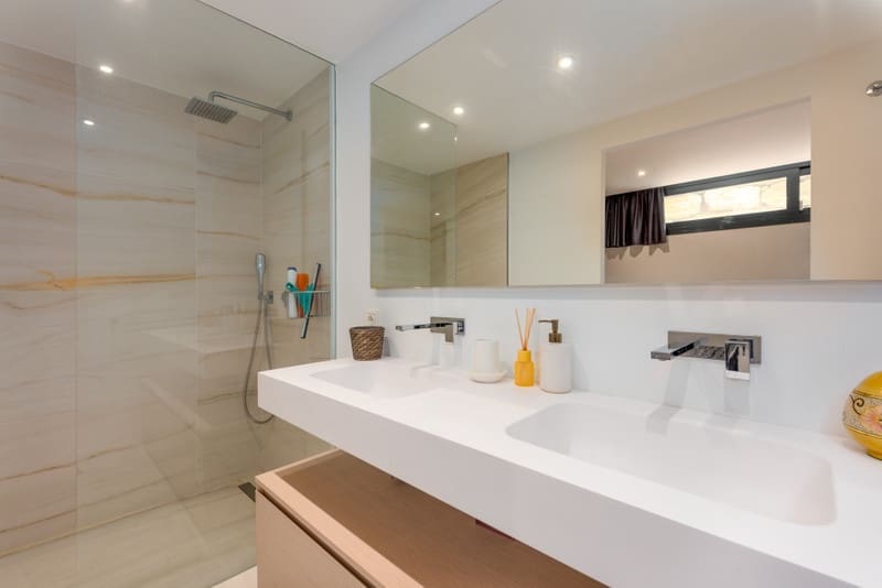 5 bedroom Villa for sale in Nueva Andalucia with pool garage - € 1,950,000 (Ref: 8508872)