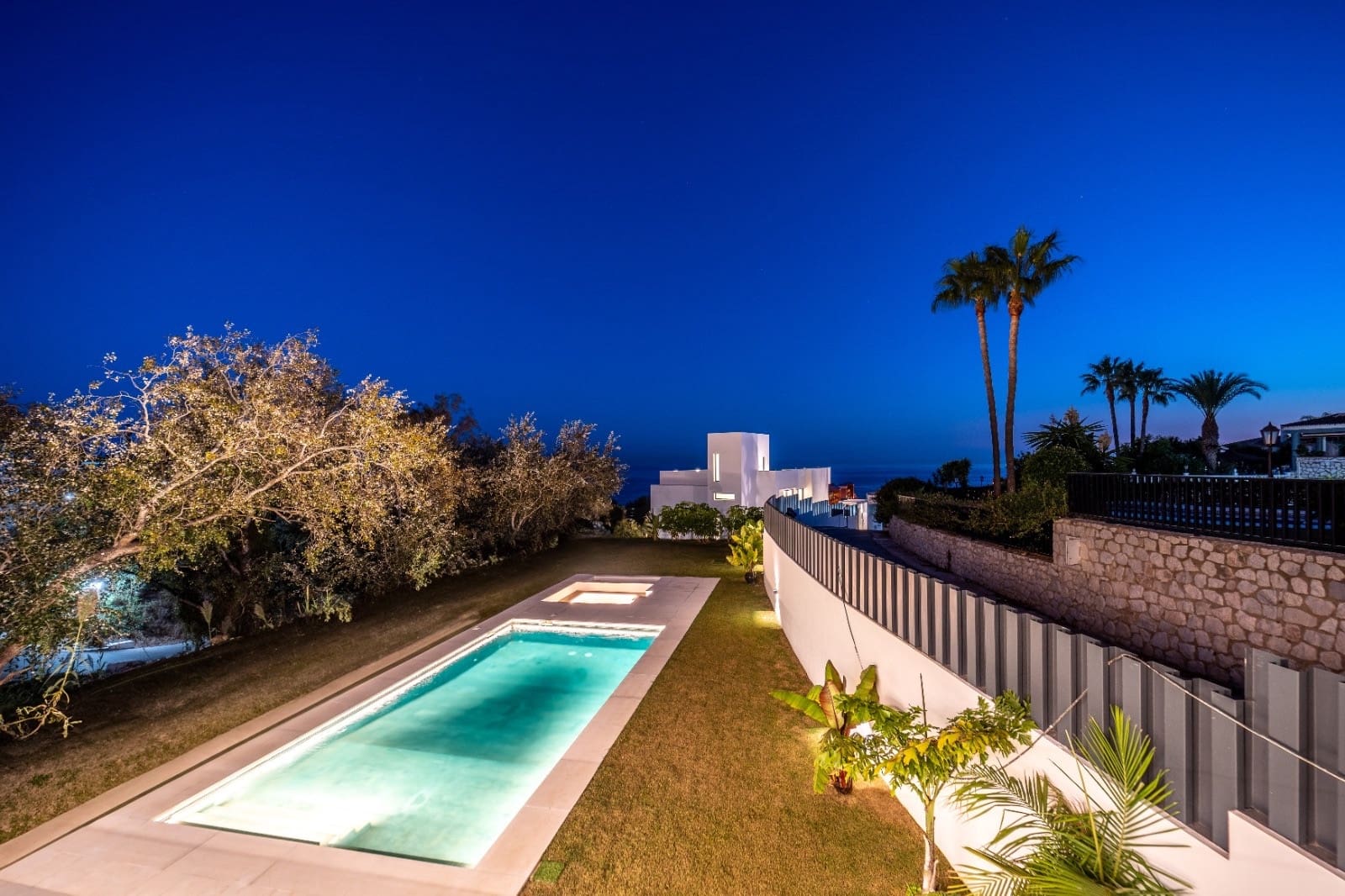 5 soveværelse Villa til salg i Benalmadena Costa med swimmingpool garage - € 2.190.000 (Ref: 8531885)