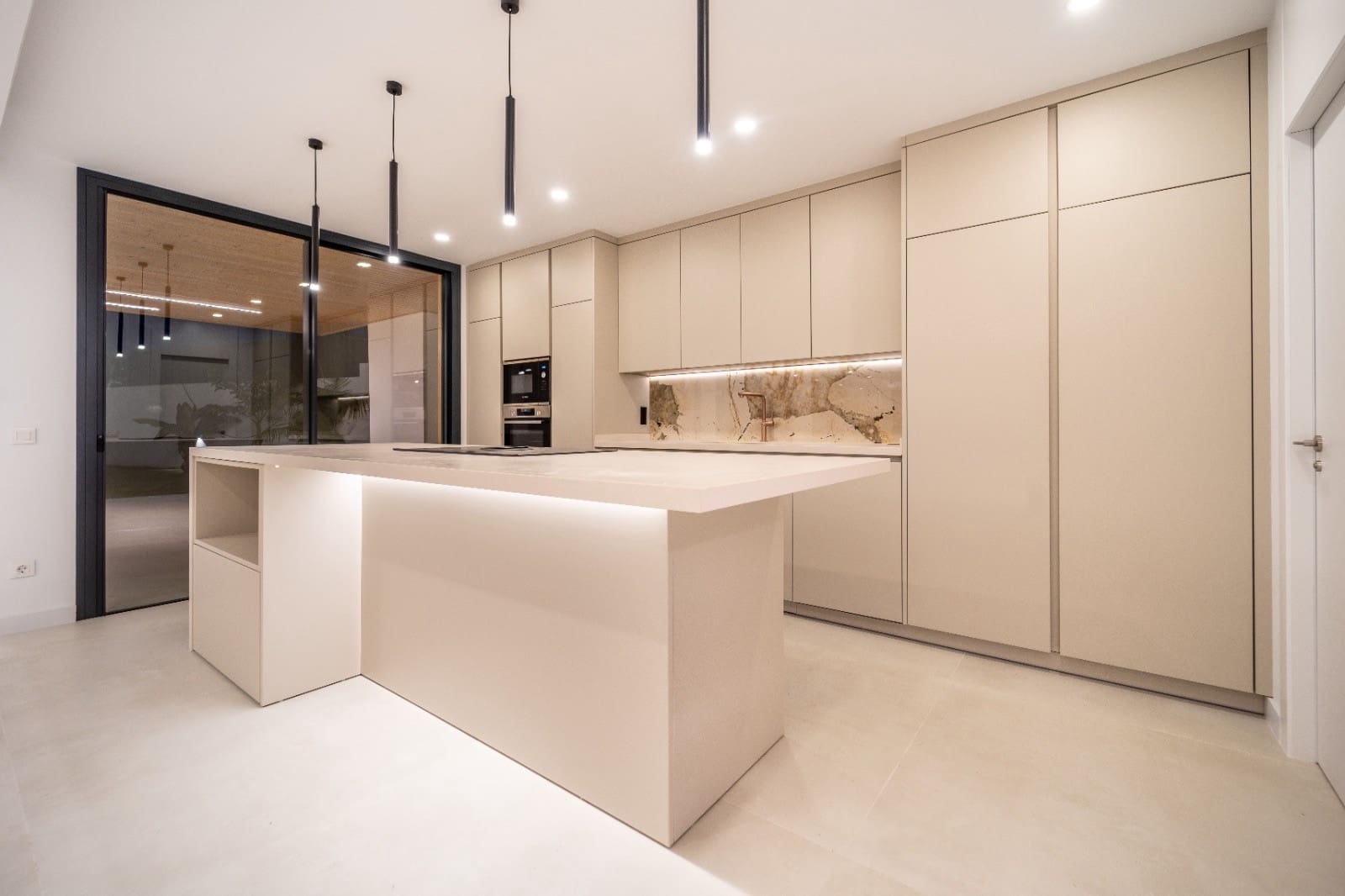 5 slaapkamer Villa te koop in Benalmadena Costa met zwembad garage - € 2.190.000 (Ref: 8531885)