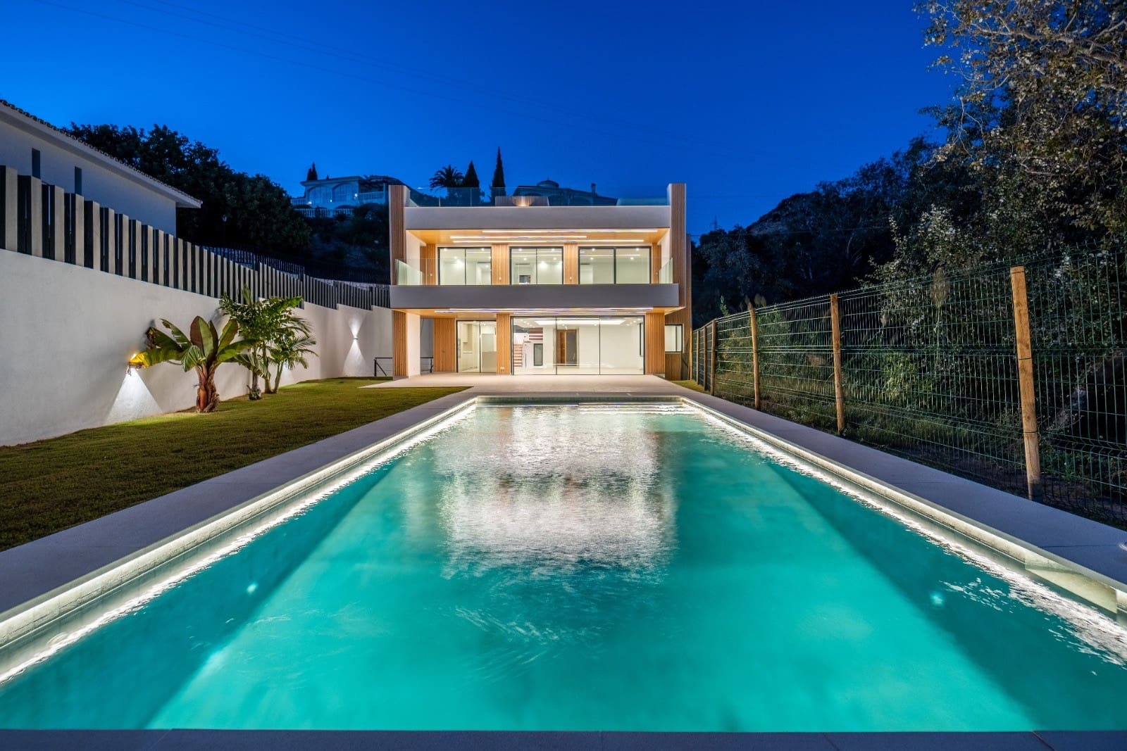 5 slaapkamer Villa te koop in Benalmadena Costa met zwembad garage - € 2.190.000 (Ref: 8531885)