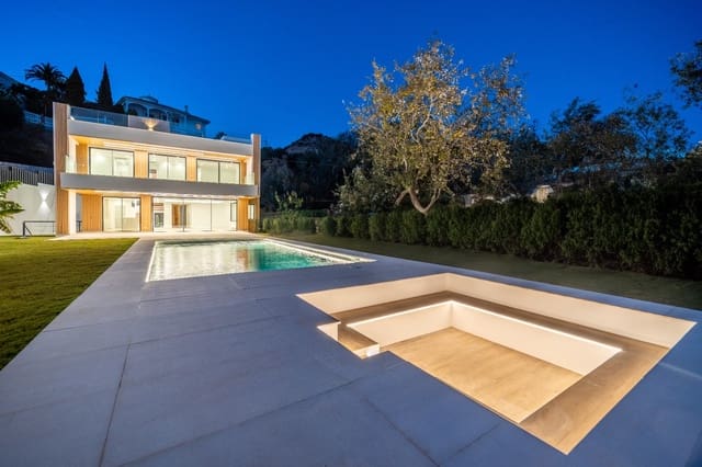 5 sypialnia Willa na sprzedaż w Benalmadena Costa, Benalmádena z basenem garażem - 2 190 000 € (Ref: 8531885)