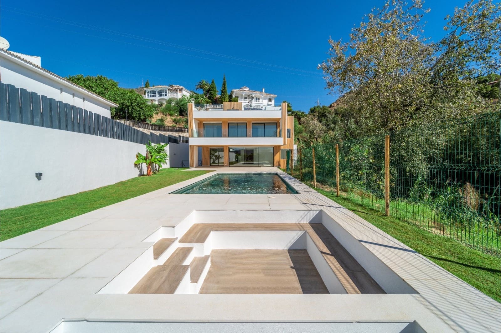 5 slaapkamer Villa te koop in Benalmadena Costa met zwembad garage - € 2.190.000 (Ref: 8531885)