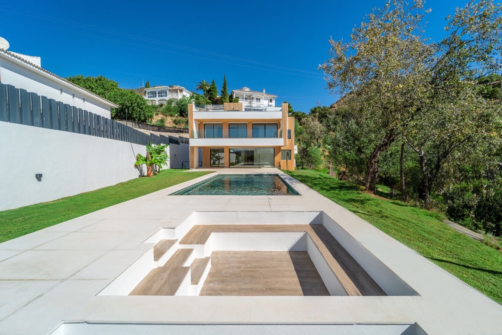 5 slaapkamer Villa te koop in Benalmadena Costa met zwembad garage - € 2.190.000 (Ref: 8531885)