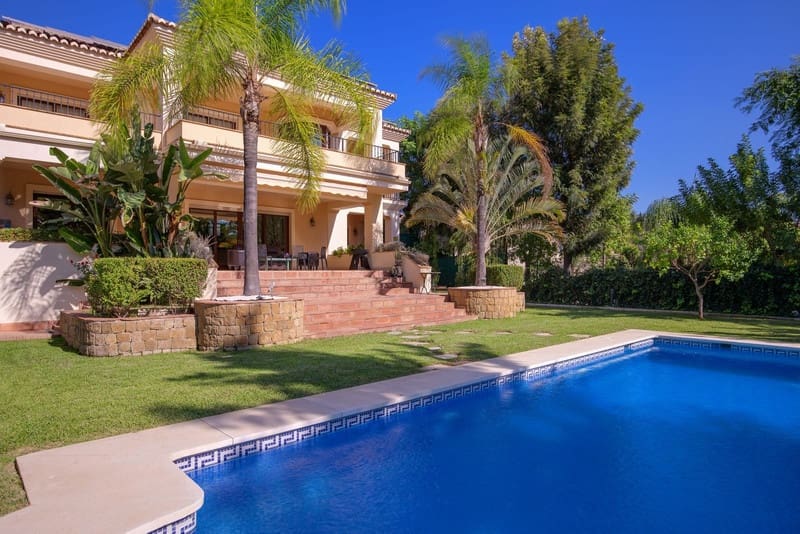 6 bedroom Villa for sale in Benahavis with pool garage - € 2,375,000 (Ref: 8536816)