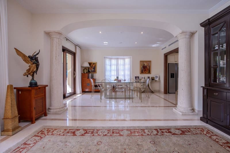 6 bedroom Villa for sale in Benahavis with pool garage - € 2,375,000 (Ref: 8536816)