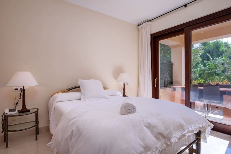 6 bedroom Villa for sale in Benahavis with pool garage - € 2,375,000 (Ref: 8536816)