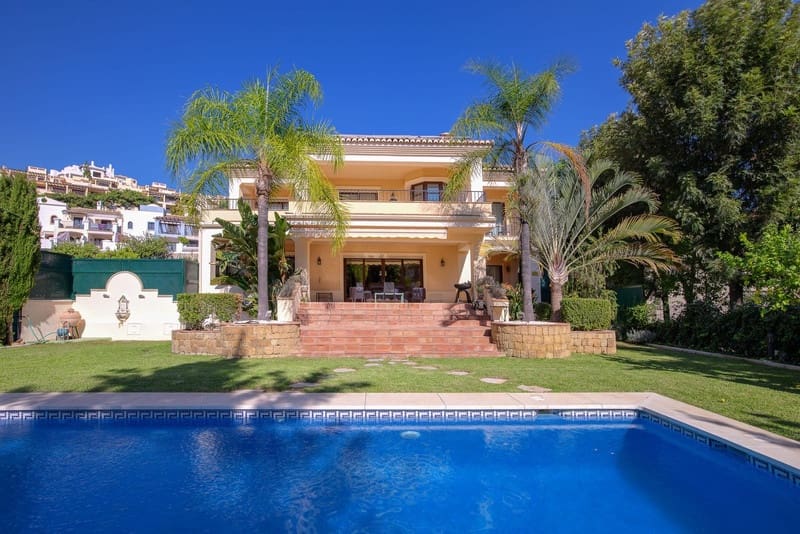 6 bedroom Villa for sale in Benahavis with pool garage - € 2,375,000 (Ref: 8536816)