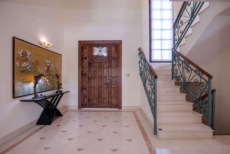 6 bedroom Villa for sale in Benahavis with pool garage - € 2,375,000 (Ref: 8536816)