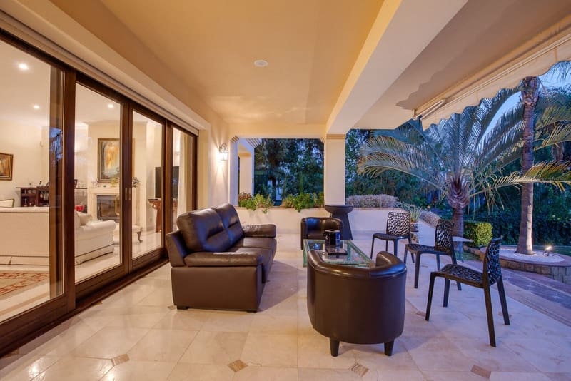 6 bedroom Villa for sale in Benahavis with pool garage - € 2,375,000 (Ref: 8536816)